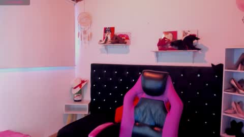 Mia  online show from 09/27/25, 11:37