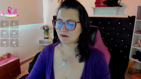 Mia  online show from 09/28/25, 01:49