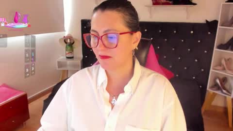 Mia  online show from 09/29/25, 02:22