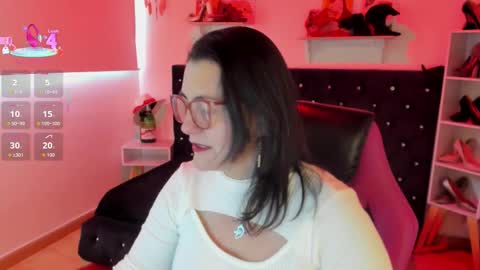 Mia  online show from 10/05/25, 12:25