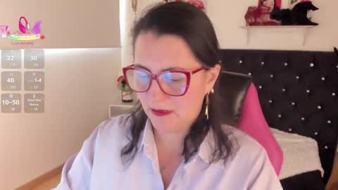 Mia  online show from 10/06/25, 07:33