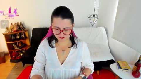 Mia  online show from 10/28/25, 01:47