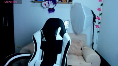 Ailyn  online show from 12/14/25, 11:42