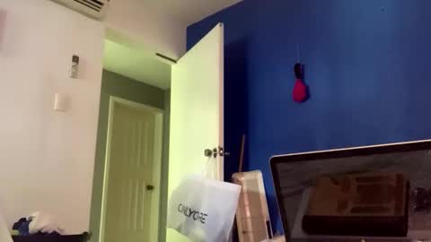 Snapshot of dabeibe chatting on 10/19/25, 02:29 Jewbb online show from 10/19/25, 02:29