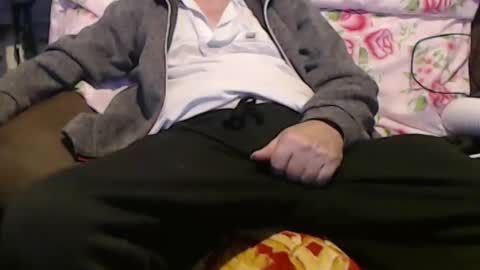 Snapshot of dad1956 chatting on 09/13/25, 04:45 Helmut online show from 09/13/25, 04:45