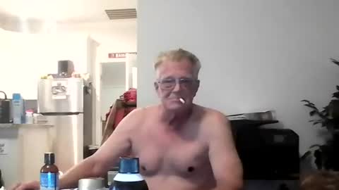 Snapshot of daddydave6400 chatting on 07/09/26, 12:26 daddydave6400 online show from 07/09/26, 12:26