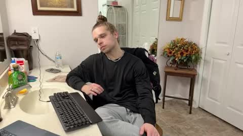 Snapshot of daddydaydrinkz chatting on 02/17/25, 05:47 DaddydayDrinkz online show from 02/17/25, 05:47