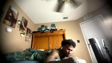 Snapshot of daddyjanimal chatting on 06/11/26, 07:06 sexy tatted king bbc online show from 06/11/26, 07:06