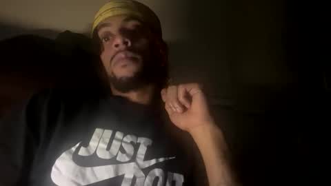 Snapshot of daddylongyk chatting on 11/17/25, 04:29 daddylongyk online show from 11/17/25, 04:29