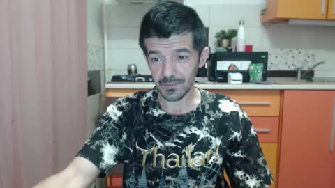 Snapshot of daddynextdoor86 chatting on 12/18/25, 05:35 daddynextdoor86 online show from 12/18/25, 05:35