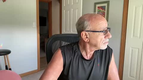 Snapshot of daddyweis chatting on 09/12/25, 03:34 daddyweis online show from 09/12/25, 03:34