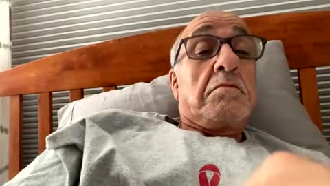 Snapshot of daddyweis chatting on 10/03/25, 02:41 daddyweis online show from 10/03/25, 02:41