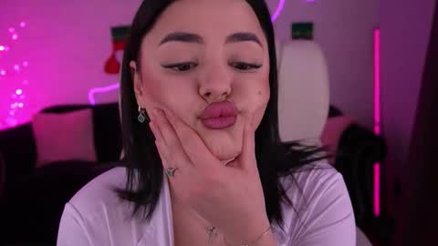 Snapshot of daenerys_daen chatting on 12/22/25, 08:00 daenerys_daen online show from 12/22/25, 08:00