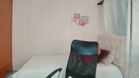 daeneryslove_doll online show from 11/13/25, 05:39