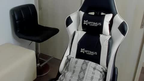 Snapshot of dafboy_ chatting on 11/04/25, 02:43 Allan Daf online show from 11/04/25, 02:43