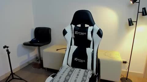 Snapshot of dafboy_ chatting on 11/24/25, 12:49 Allan Daf online show from 11/24/25, 12:49