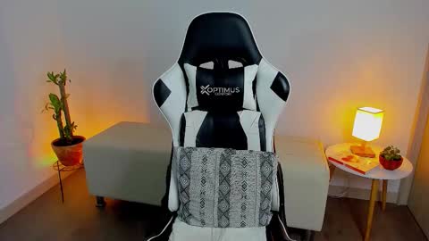 Snapshot of dafboy_ chatting on 11/30/25, 04:49 Allan Daf online show from 11/30/25, 04:49