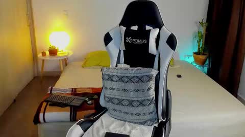 Snapshot of dafboy_ chatting on 12/17/25, 11:44 Allan Daf online show from 12/17/25, 11:44