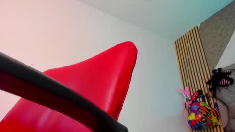 daffnelewis online show from 10/21/25, 11:44