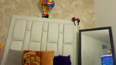 daffnelewis online show from 04/20/26, 11:02