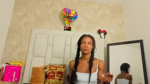 daffnelewis online show from 04/22/26, 11:56