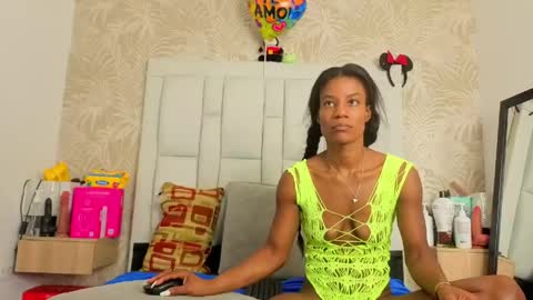 daffnelewis online show from 04/23/26, 11:09