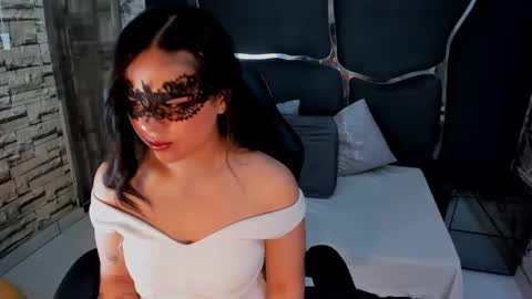 Snapshot of dafne_cleo chatting on 10/16/25, 04:57 Dafne online show from 10/16/25, 04:57