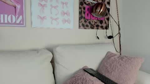dafne_hillss online show from 06/21/26, 12:52