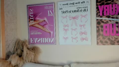 dafne_hillss online show from 07/17/26, 11:17