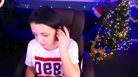 Dafni Mon online show from 12/31/24, 11:20