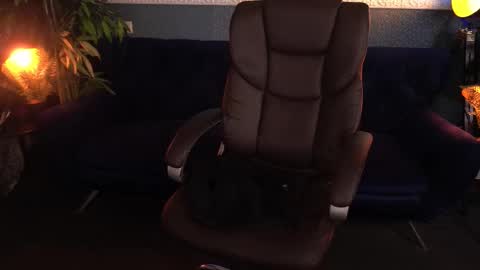 Dafni Mon online show from 10/19/25, 05:19