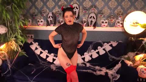 Dafni Mon online show from 10/31/25, 07:31