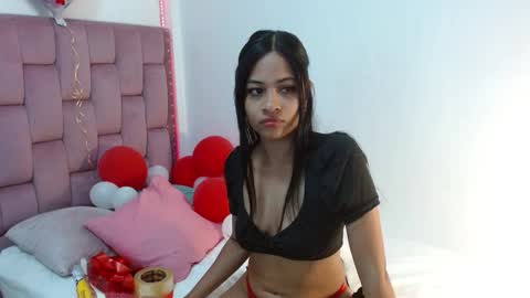 Snapshot of dafnnee_ross chatting on 02/13/25, 12:11 DAFNNE online show from 02/13/25, 12:11
