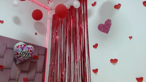Snapshot of dafnnee_ross chatting on 02/14/25, 12:14 DAFNNE online show from 02/14/25, 12:14