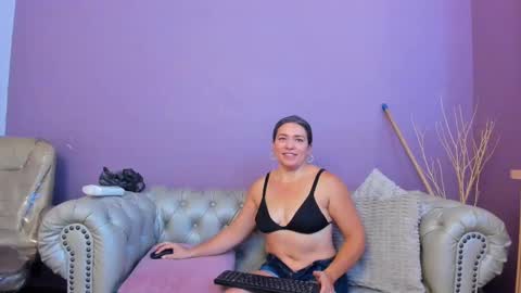 Snapshot of dahianeconnor chatting on 11/22/25, 11:48 Dahiane Connor online show from 11/22/25, 11:48