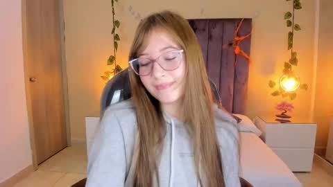 Dahlia online show from 10/16/25, 12:00