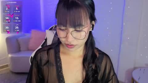 Snapshot of dahlienne_vianne chatting on 07/04/26, 07:20 Nicole online show from 07/04/26, 07:20