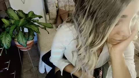 dahnia_cruz online show from 04/23/26, 06:21