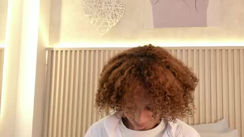 Snapshot of daiana_curly chatting on 06/08/26, 07:03 Daiana online show from 06/08/26, 07:03