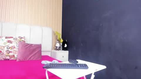 Snapshot of dairamoon chatting on 11/09/25, 02:37 DairaMoon online show from 11/09/25, 02:37