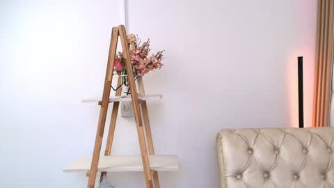 Lauren            online show from 02/28/25, 09:23