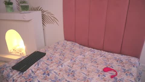 Lauren            online show from 03/06/25, 03:45