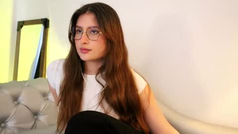 Lauren            online show from 10/20/25, 01:55