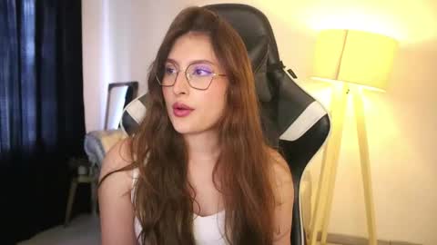 Lauren            online show from 11/22/25, 02:16