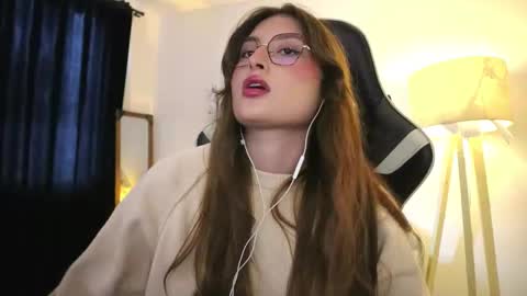 Lauren            online show from 12/02/25, 01:50