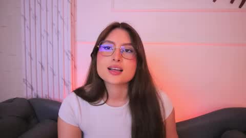 Lauren            online show from 12/19/25, 03:57