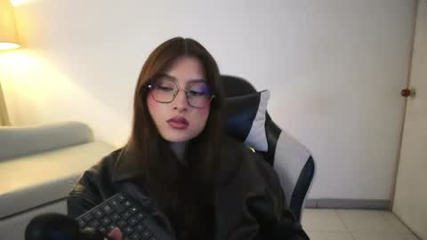 Lauren            online show from 04/22/26, 01:12