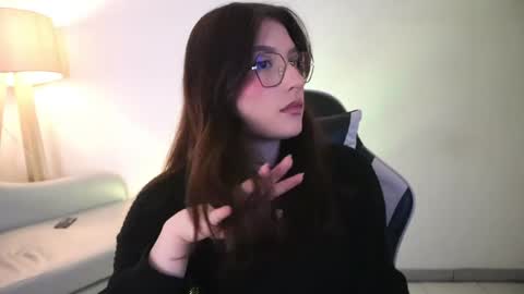 Lauren            online show from 04/23/26, 01:02