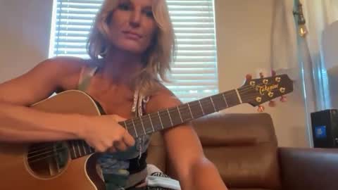 Daisy137 online show from 10/22/25, 03:01