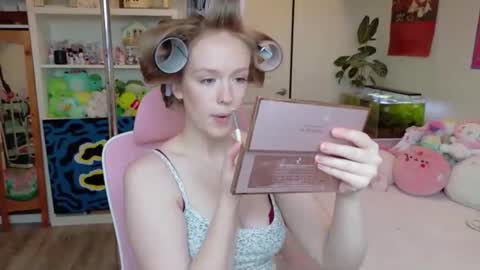Snapshot of daisy_dollxo chatting on 05/13/26, 09:44 Daisy online show from 05/13/26, 09:44